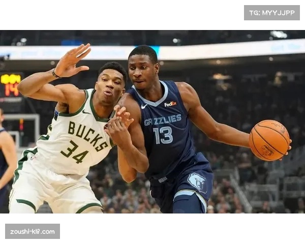 雄鹿罗林斯场均15分 但球队进攻效率仅联盟第六位 雄鹿罗林斯场均15分 但球队进攻效率仅联盟第六位